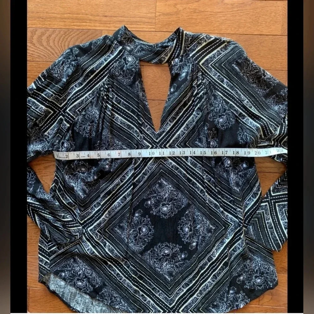 🖤Free People Walking On A Dream Tunic Top-Black🖤 Abstract print High neck